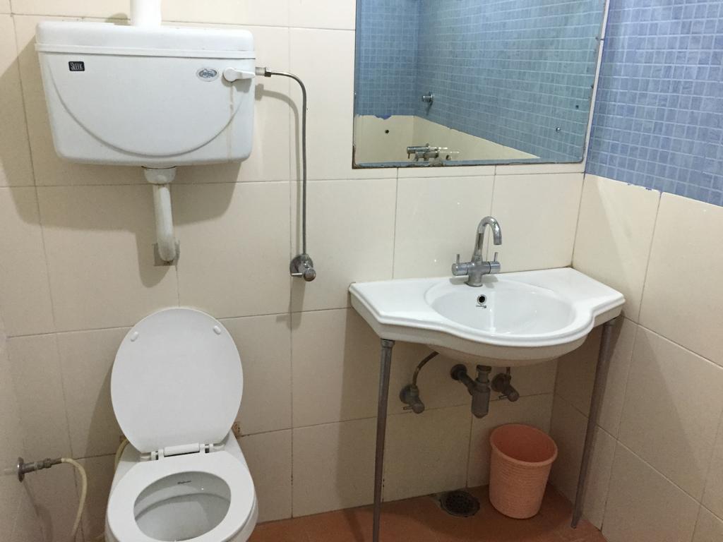Hotel Swastik Jammu Phòng bức ảnh