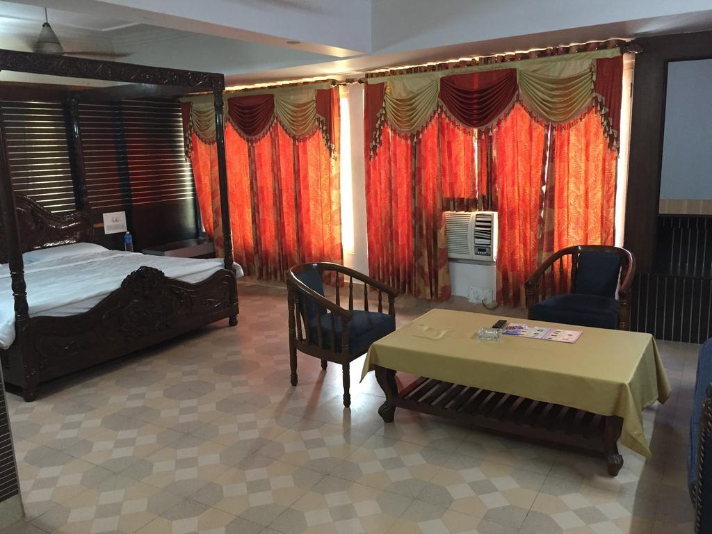 Hotel Swastik Jammu Phòng bức ảnh