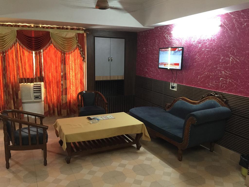 Hotel Swastik Jammu Phòng bức ảnh