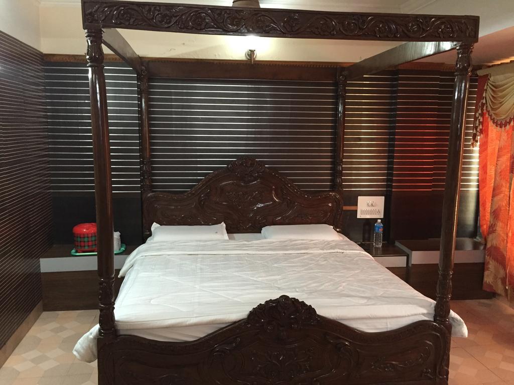 Hotel Swastik Jammu Phòng bức ảnh